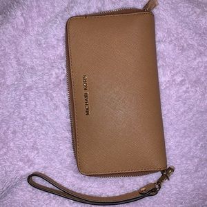 Michael Kors Multifunction Wallet